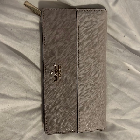 Kate Spade ♠️ Wallet - Picture 1 of 3